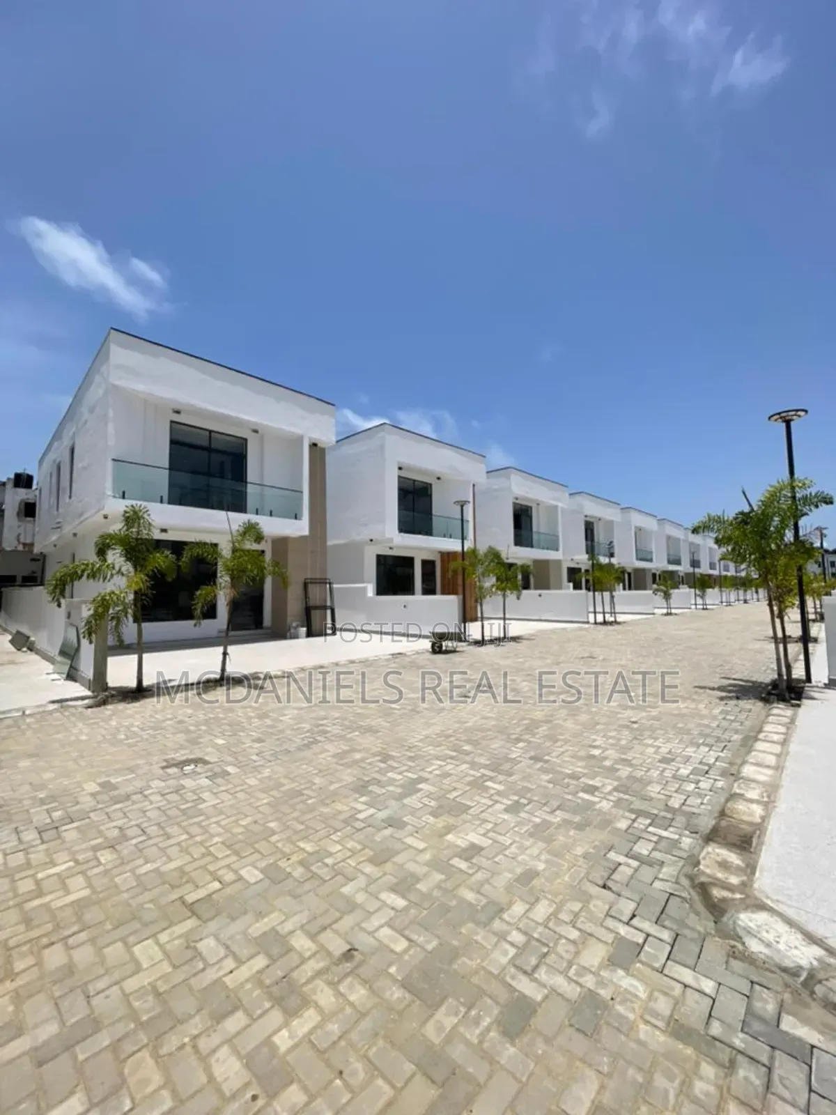 4bdrm Duplex in Ilaje / Lekki for sale in Ilaje / Lekki