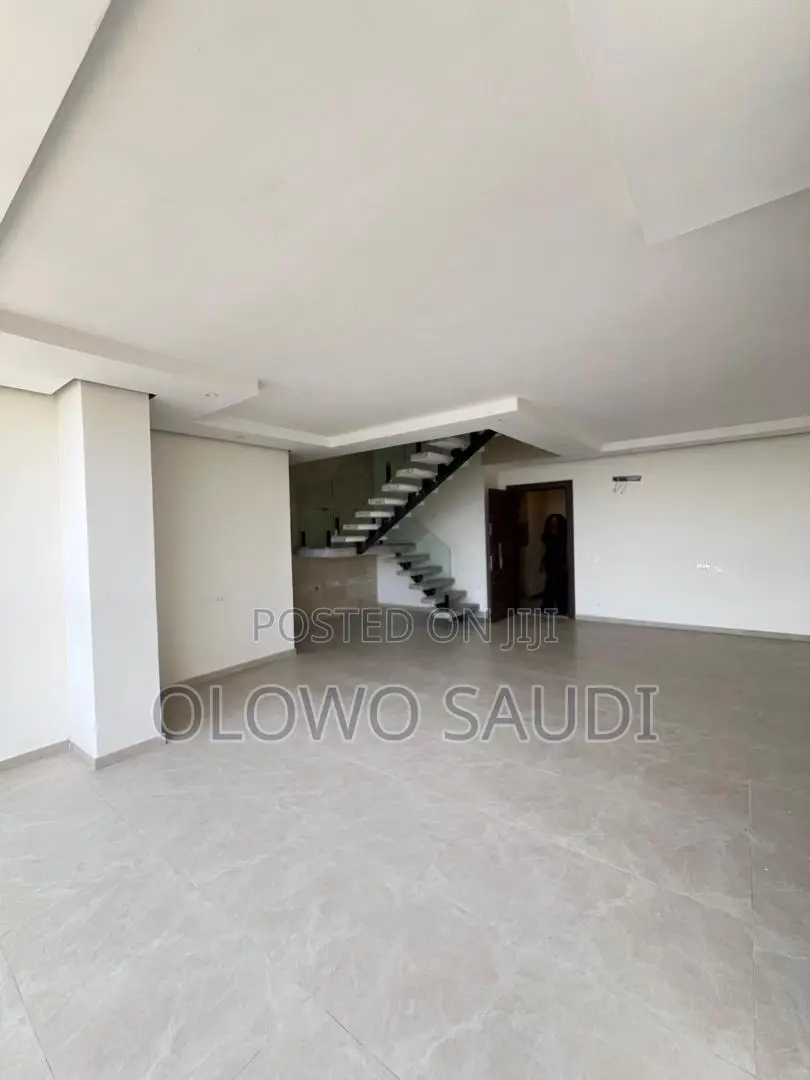 4bdrm Penthouse in Victoria Island for sale in Victoria Island
