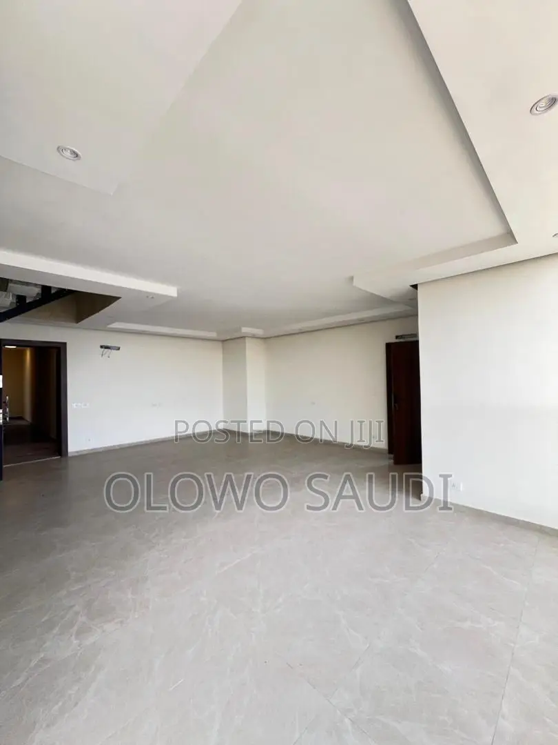 4bdrm Penthouse in Victoria Island for sale in Victoria Island
