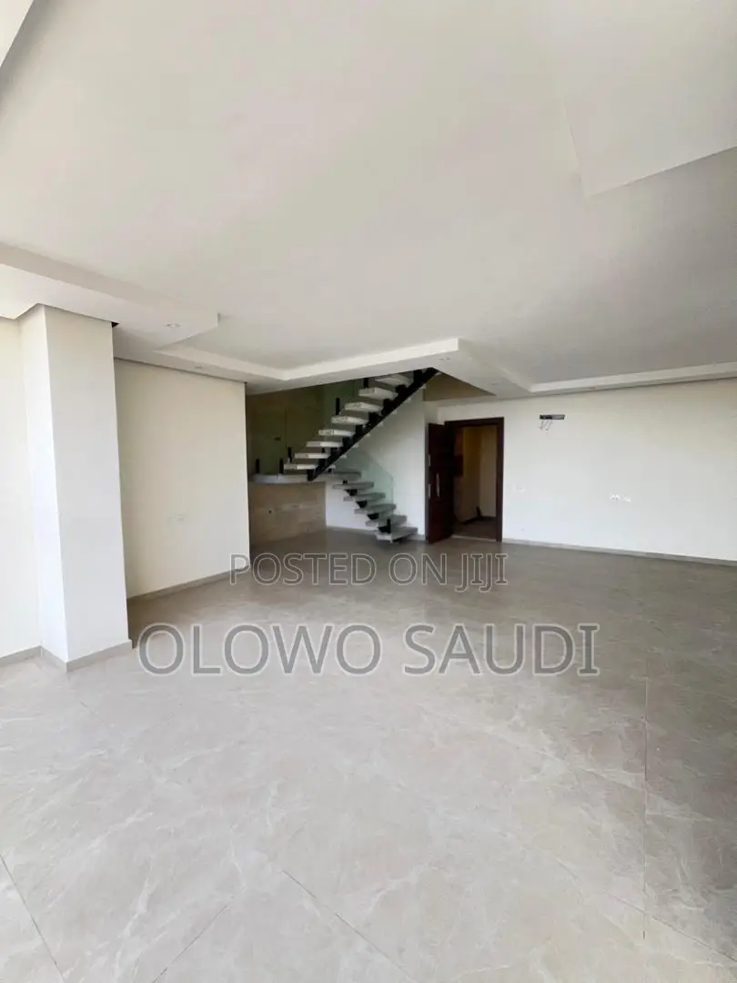 4bdrm Penthouse in Victoria Island for sale in Victoria Island