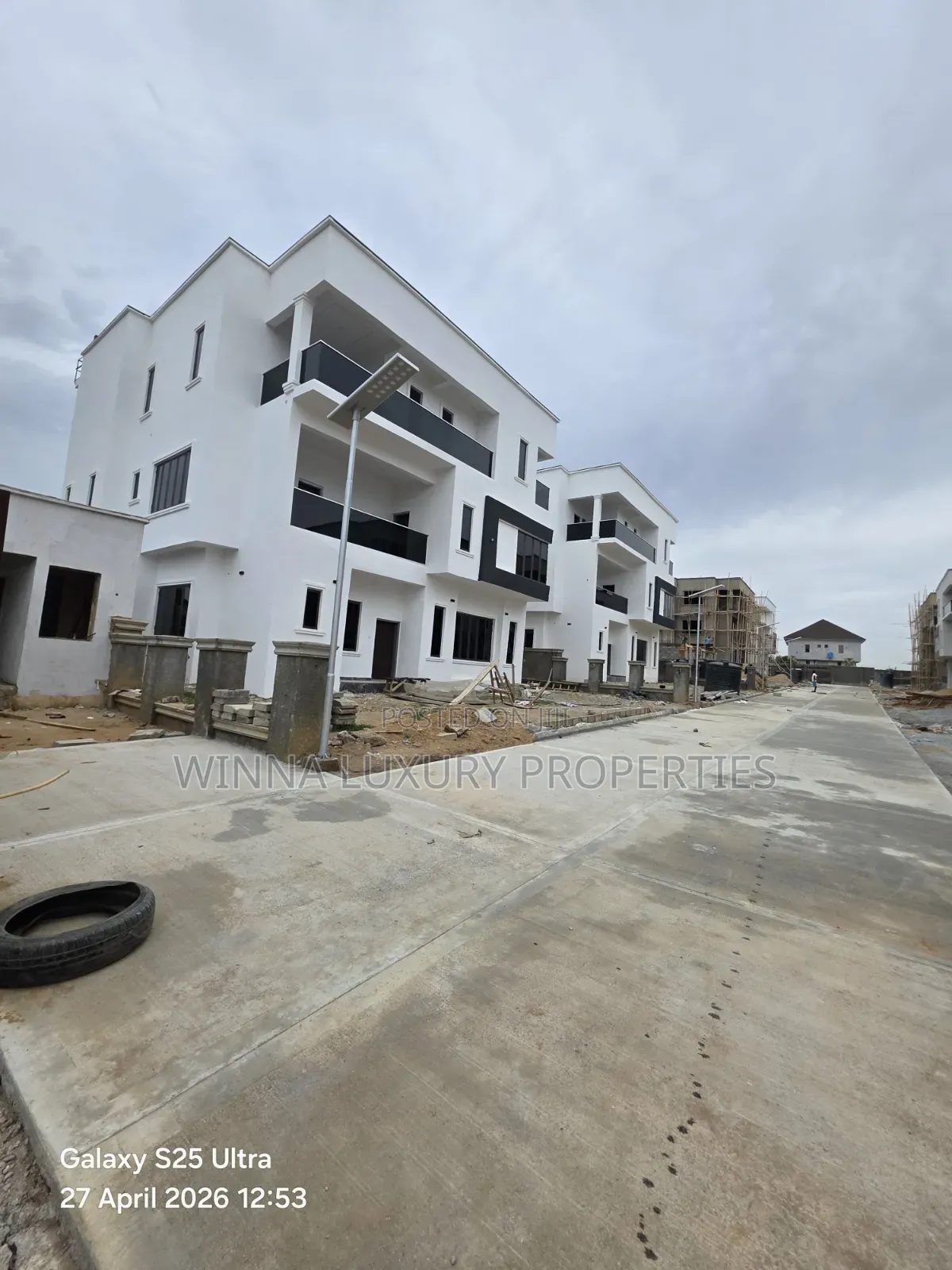 6bdrm Mansion in Nut, Opposite River, Lugbe District for sale in Lugbe District