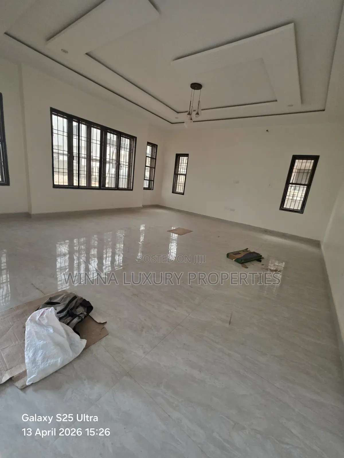 6bdrm Mansion in Nut, Opposite River, Lugbe District for sale in Lugbe District