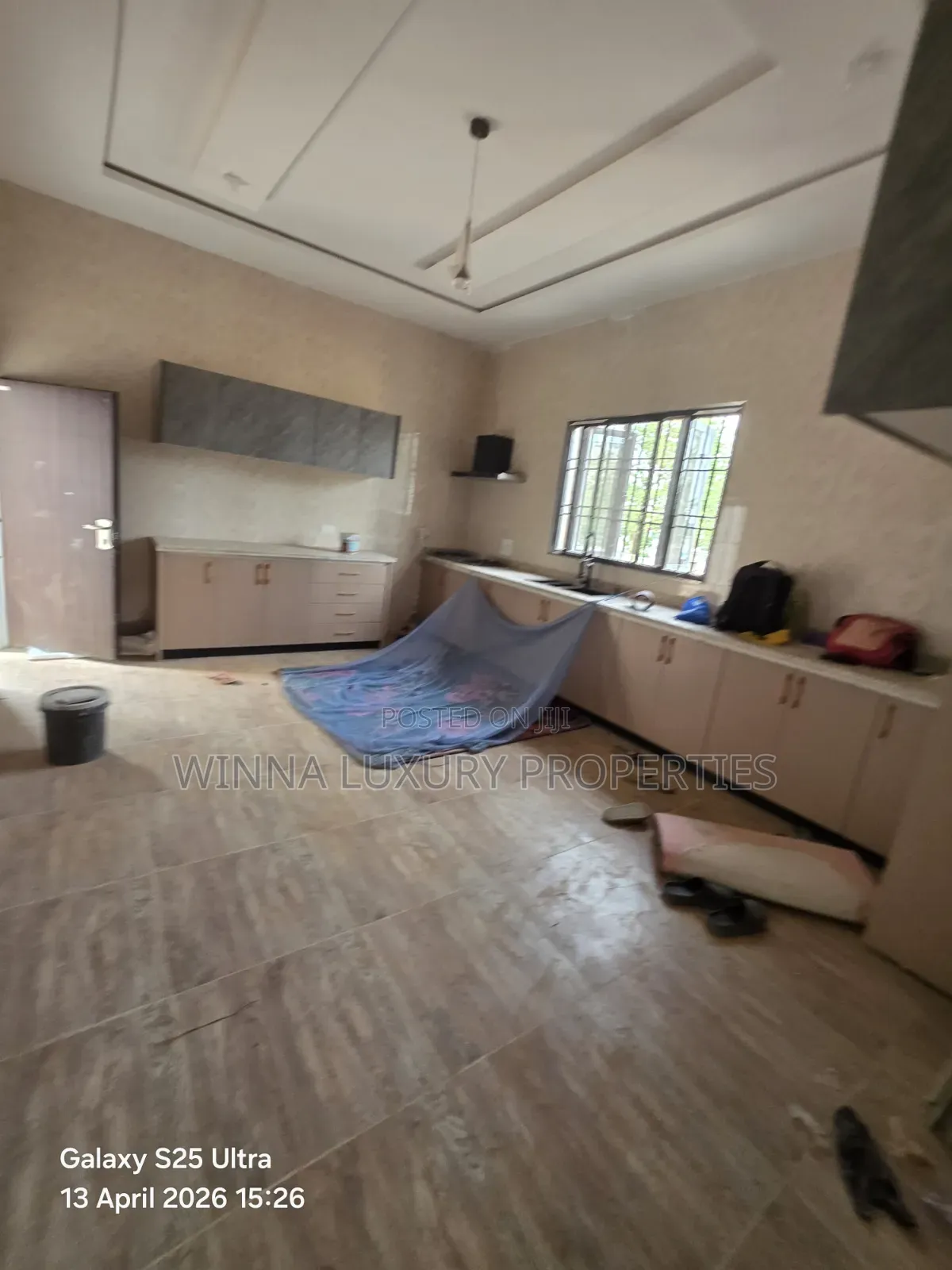 6bdrm Mansion in Nut, Opposite River, Lugbe District for sale in Lugbe District