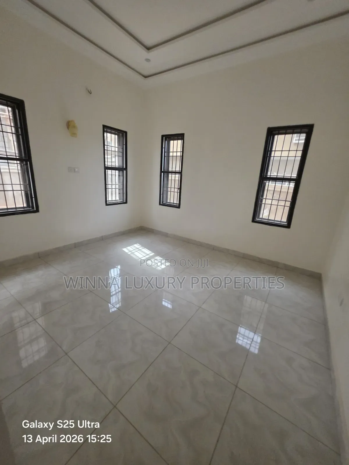 6bdrm Mansion in Nut, Opposite River, Lugbe District for sale in Lugbe District