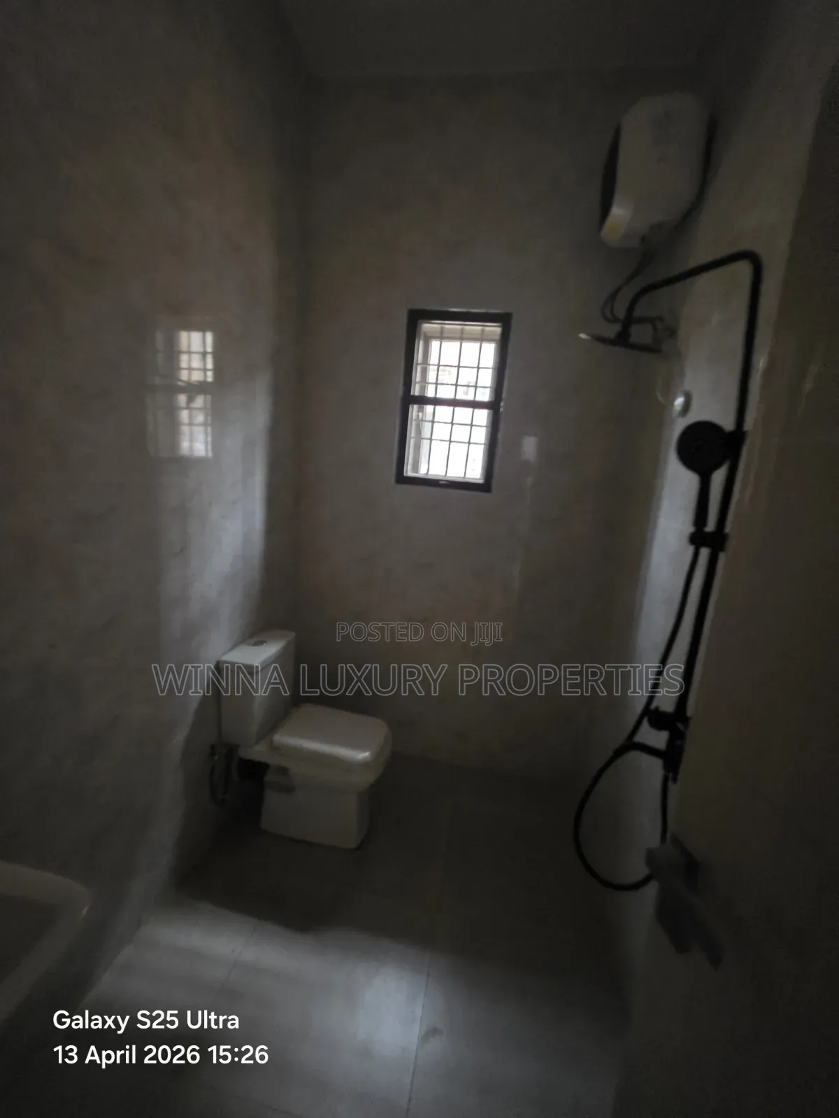 6bdrm Mansion in Nut, Opposite River, Lugbe District for sale in Lugbe District