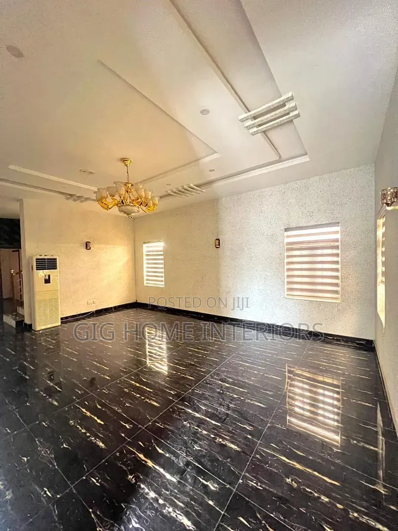5bdrm Duplex in Ikota, Ajah for sale in Ajah