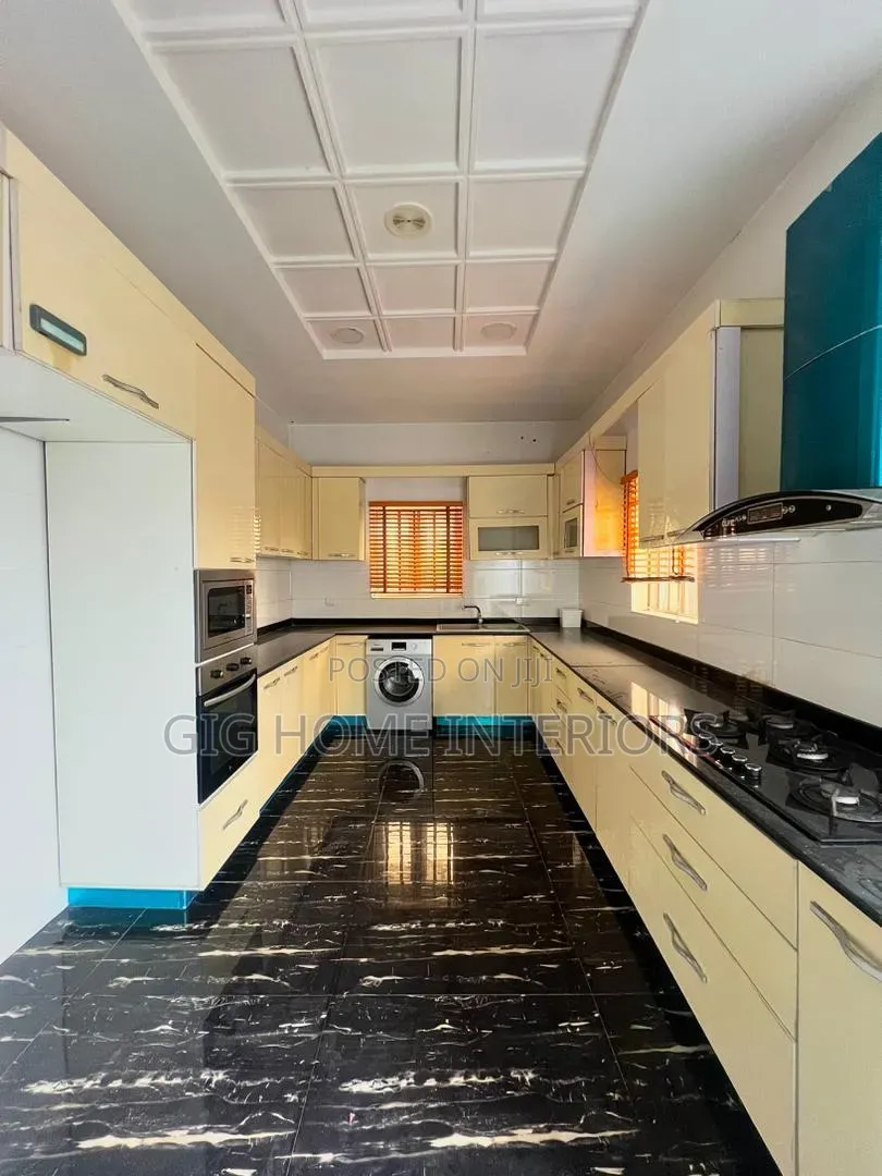 5bdrm Duplex in Ikota, Ajah for sale in Ajah