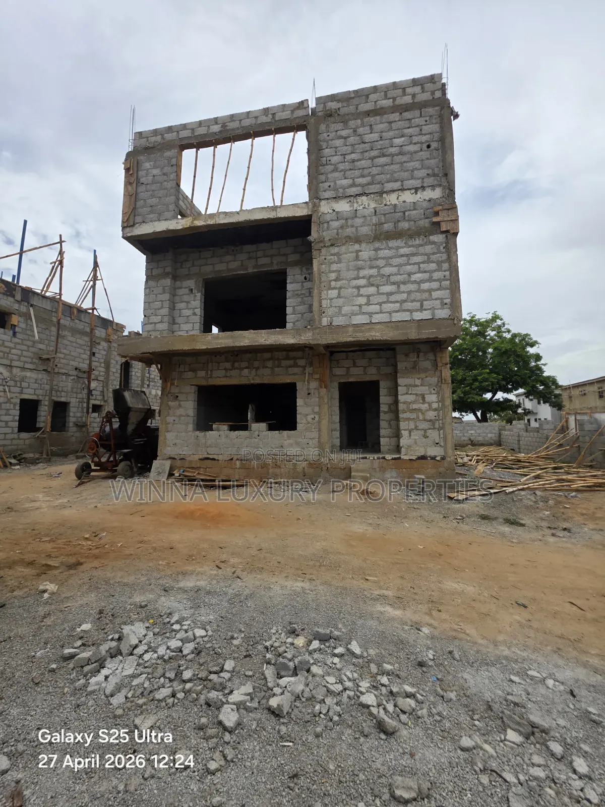 4bdrm Duplex in Sabon Lugbe for sale in Lugbe District