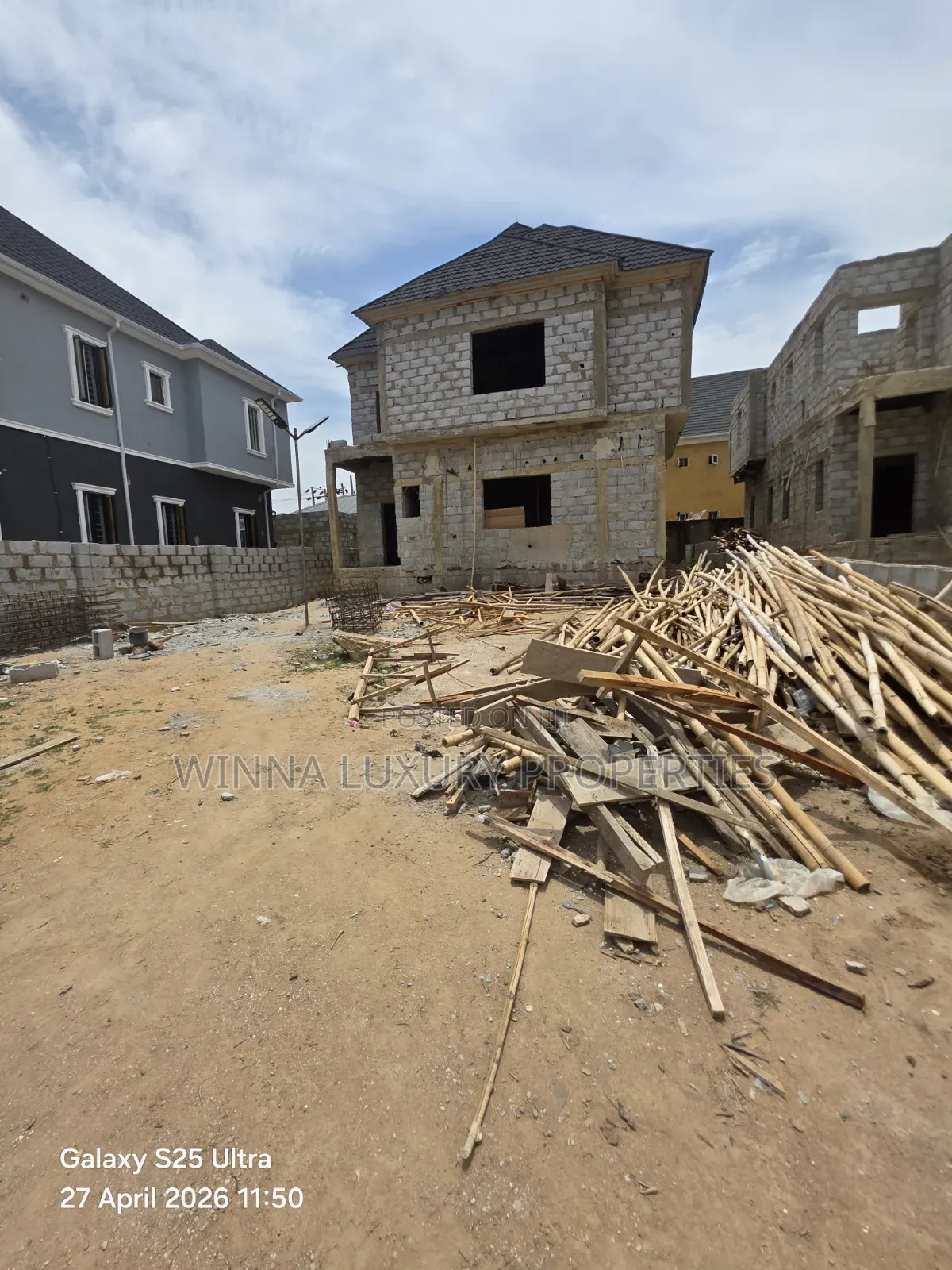 5bdrm Duplex in Aco Estate, Lugbe District for sale in Lugbe District