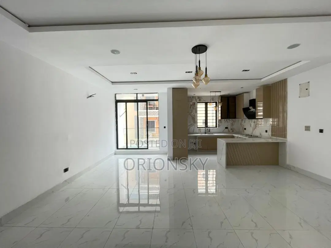 Furnished 2bdrm Block of Flats in Freedom Way, Lekki Phase 2 for sale in Lekki Phase 2
