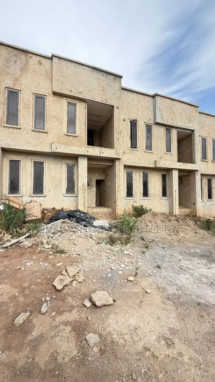 4bdrm Townhouse/Terrace in Apo District for sale in Apo District