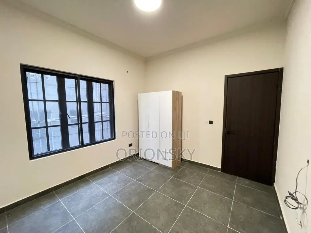Furnished 1bdrm Block of Flats in Freedom Way, Lekki Phase 1 for sale in Lekki Phase 1