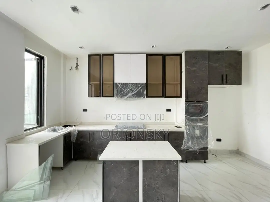 2bdrm Apartment in Freedom Way, Lekki Phase 1 for sale in Lekki Phase 1
