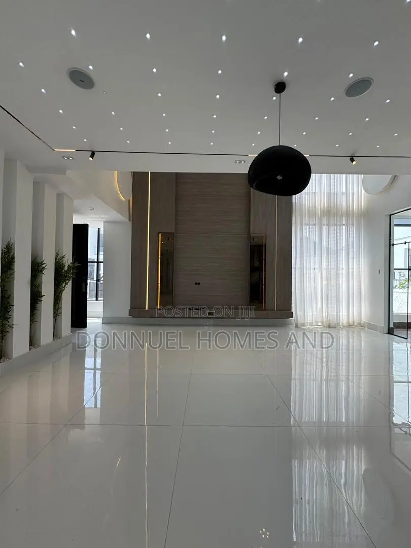 6bdrm Duplex in Chevron for sale in Chevron