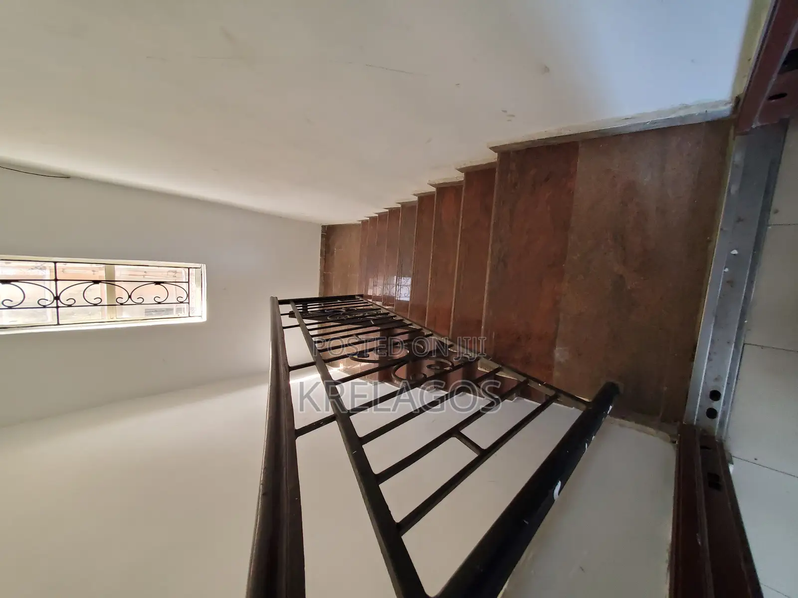 5bdrm Duplex in Chevron for sale in Chevron