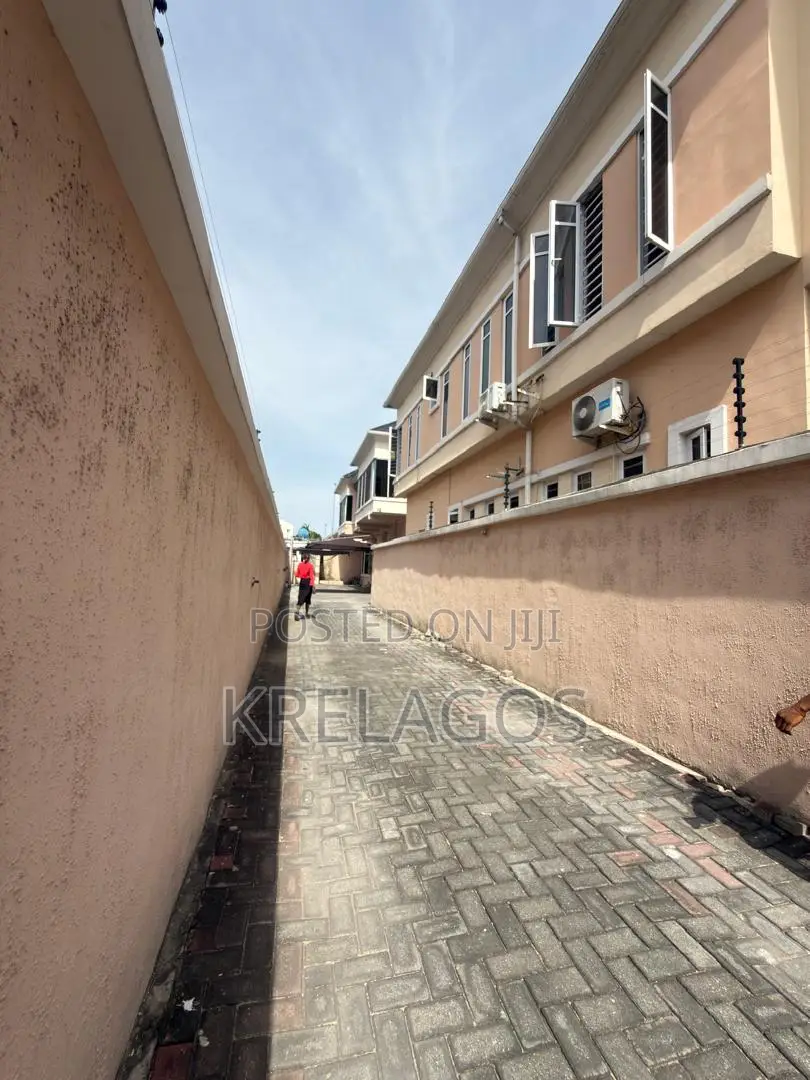 4bdrm Duplex in Chevron for sale in Chevron