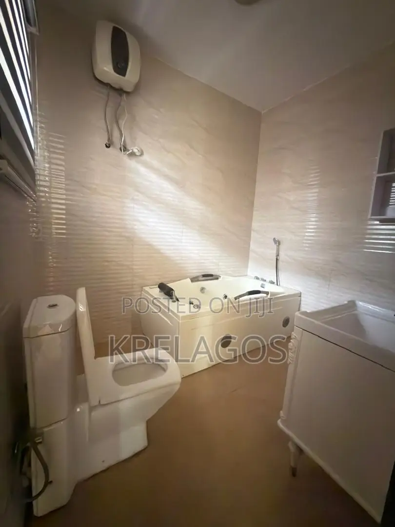 4bdrm Duplex in Chevron for sale in Chevron
