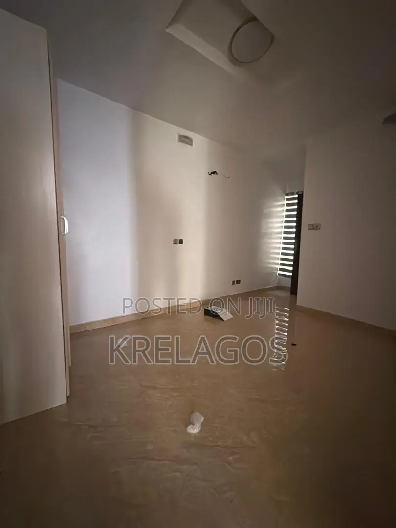 4bdrm Duplex in Chevron for sale in Chevron