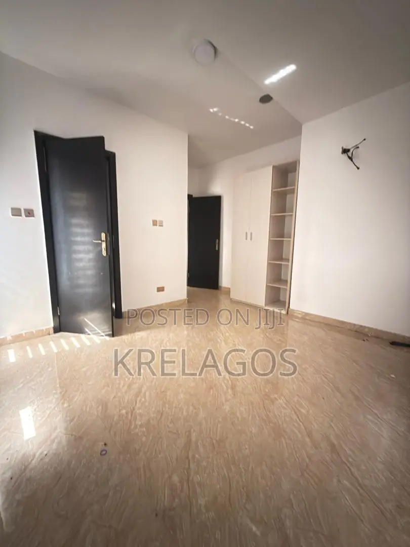 4bdrm Duplex in Chevron for sale in Chevron