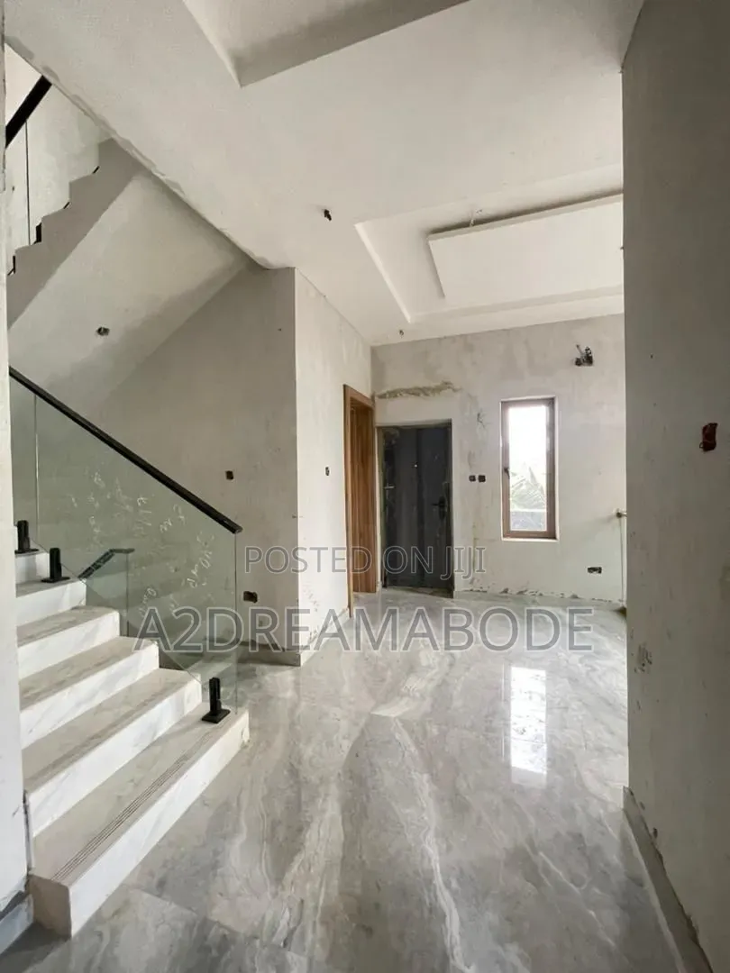 5bdrm Duplex in Magodo Phase 1 for sale in GRA Phase 1