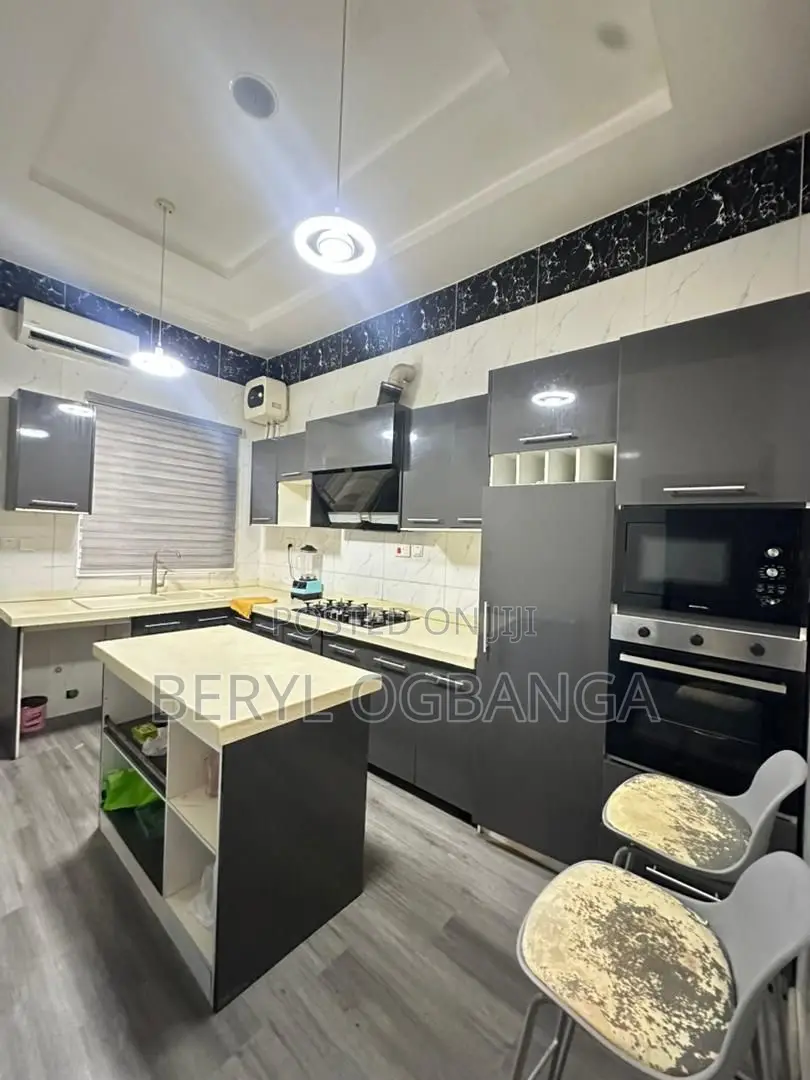 Furnished 4bdrm Duplex in Chevron for rent in Chevron