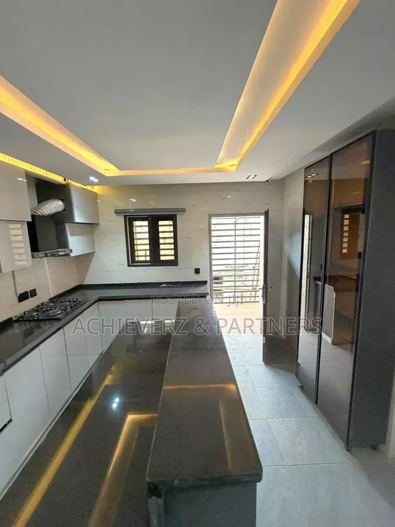 3bdrm Duplex in Jabi for sale in Jabi