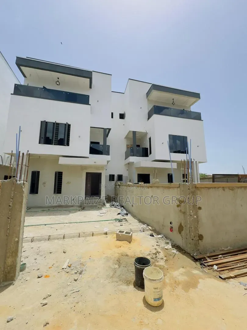 4bdrm Duplex in Opebi Ikeja Lagos for sale in Opebi