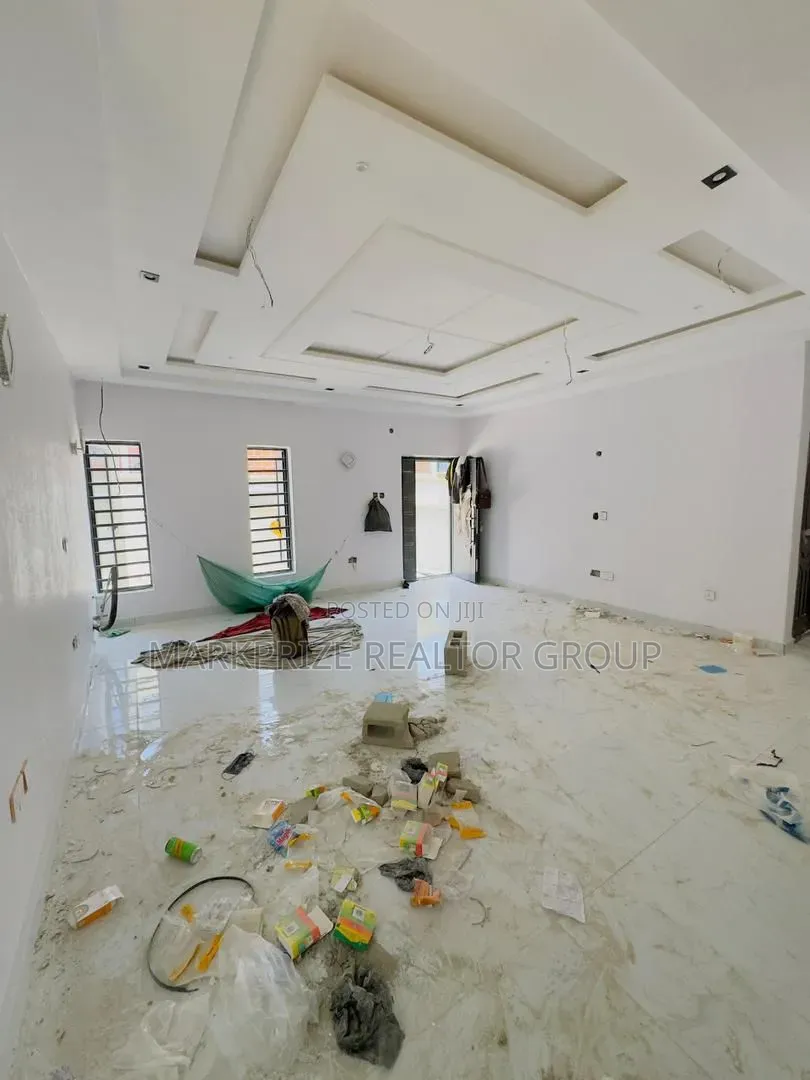 4bdrm Duplex in Opebi Ikeja Lagos for sale in Opebi