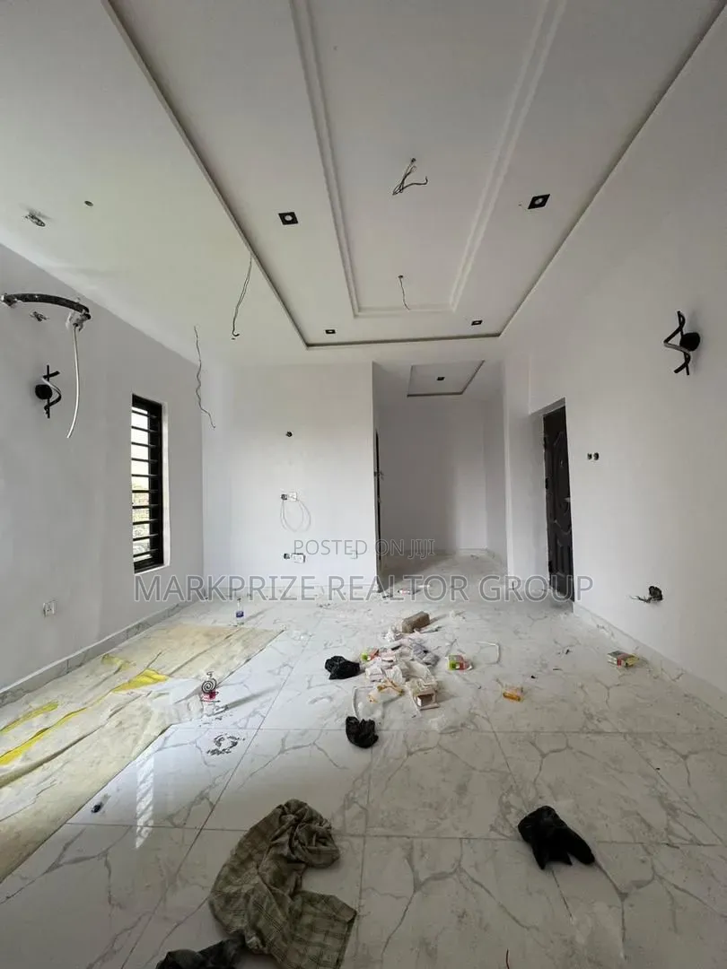 4bdrm Duplex in Opebi Ikeja Lagos for sale in Opebi