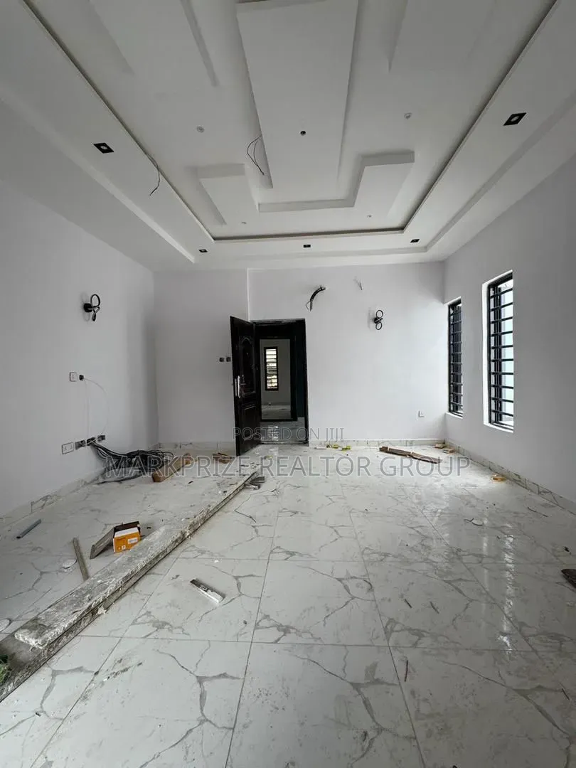 4bdrm Duplex in Opebi Ikeja Lagos for sale in Opebi