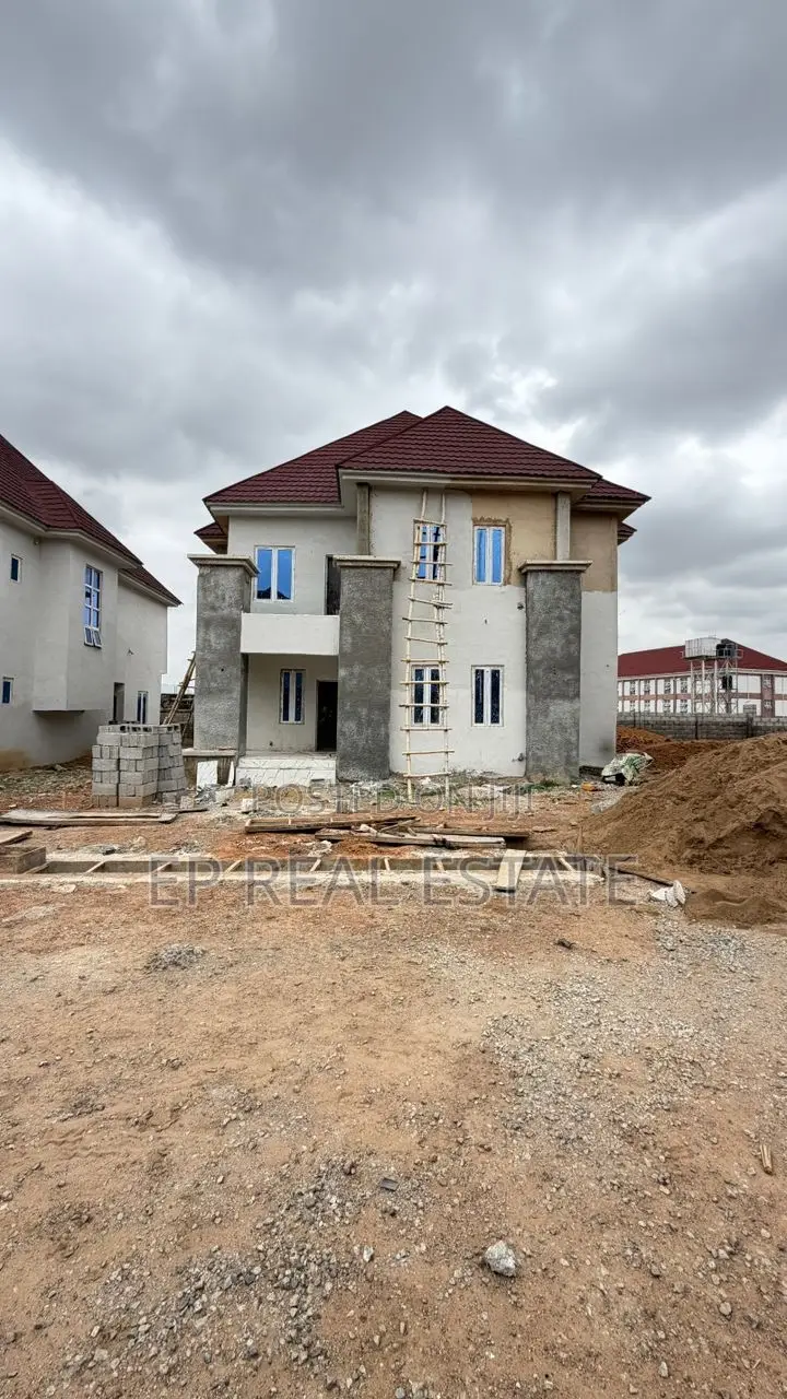 4bdrm Duplex in Lugbe District for sale in Lugbe District