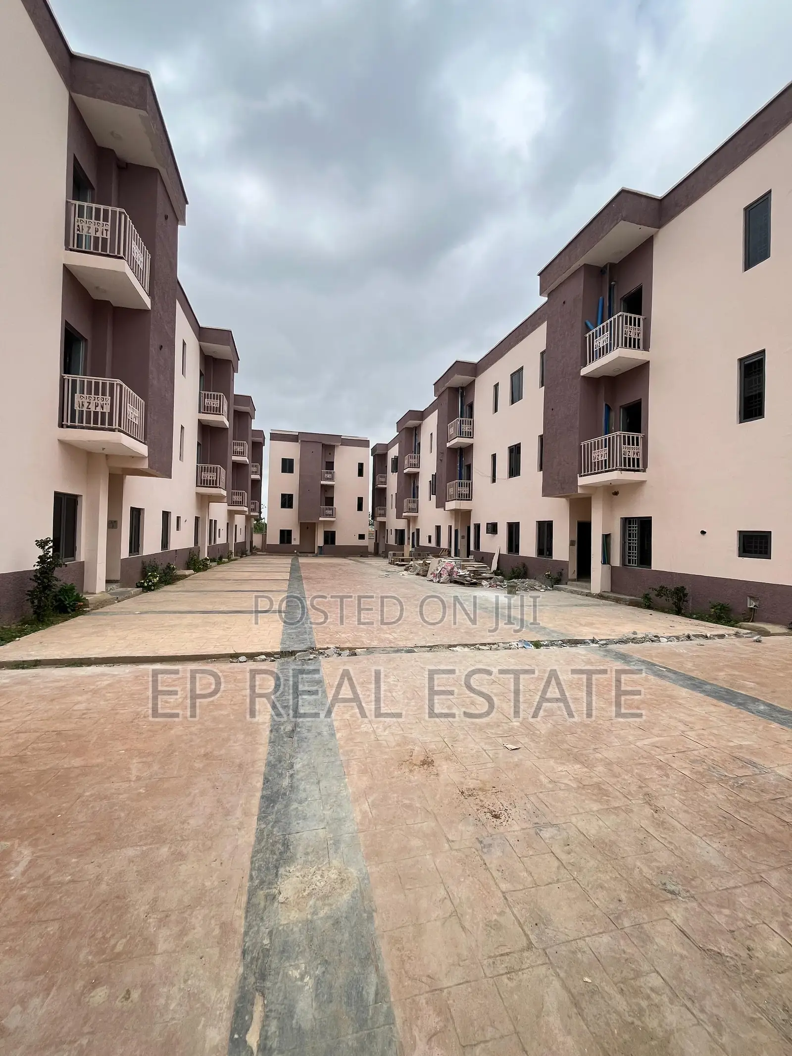 4bdrm Duplex in Gaduwa for sale in Gaduwa