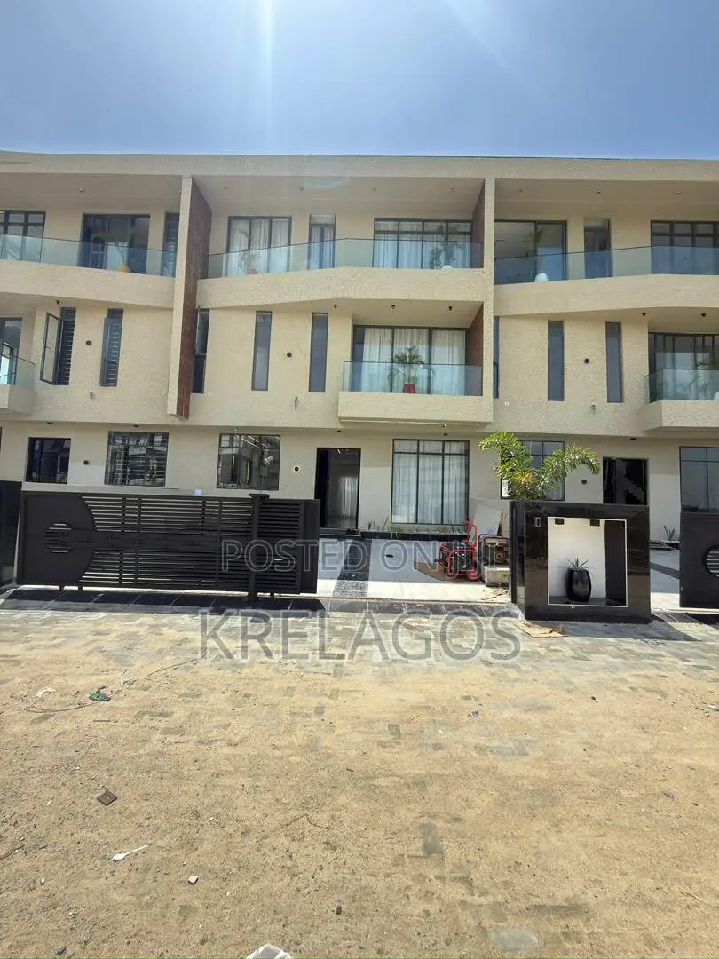 5bdrm Duplex in Lekki Phase 1 for sale in Lekki Phase 1