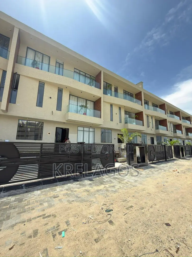 5bdrm Duplex in Lekki Phase 1 for sale in Lekki Phase 1