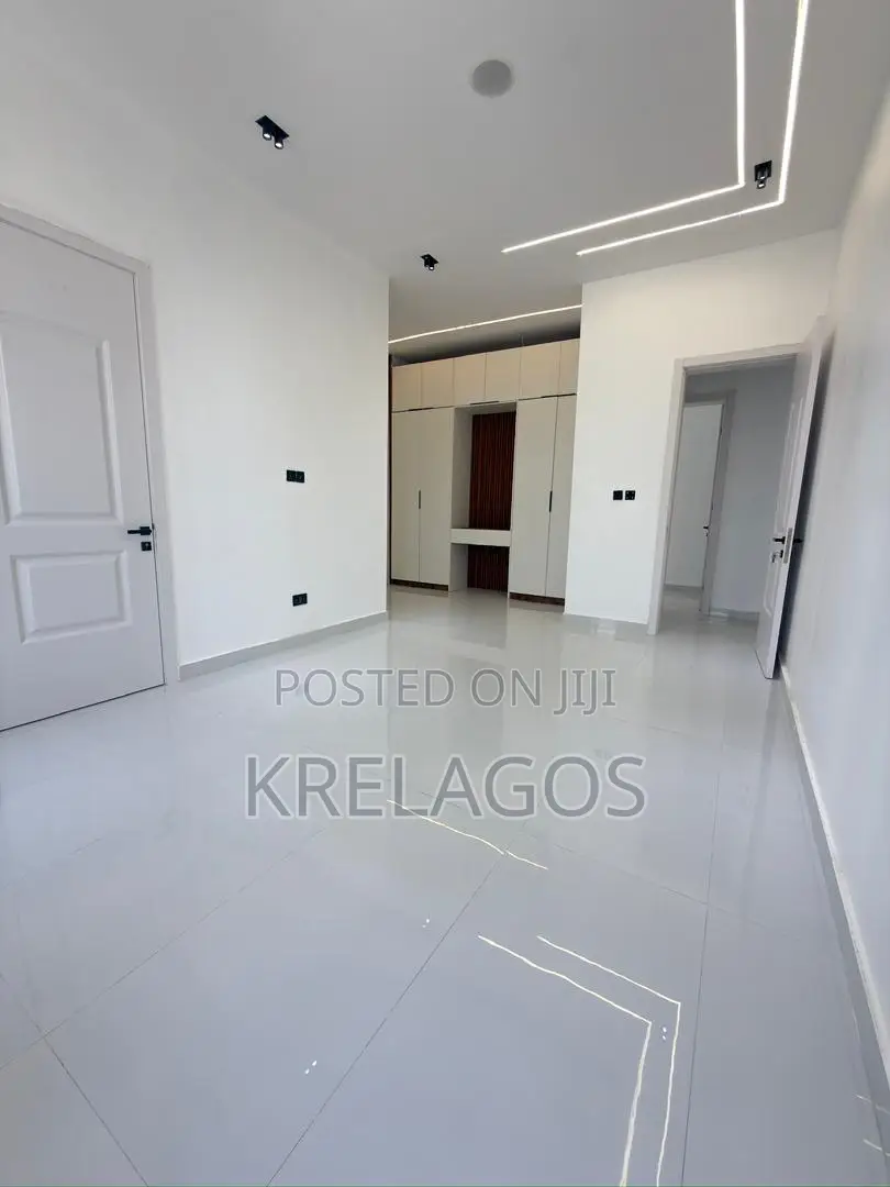 5bdrm Duplex in Lekki Phase 1 for sale in Lekki Phase 1