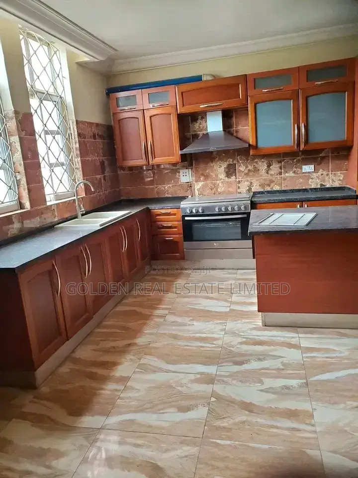 8bdrm House in Central Business District for rent in Central Business District