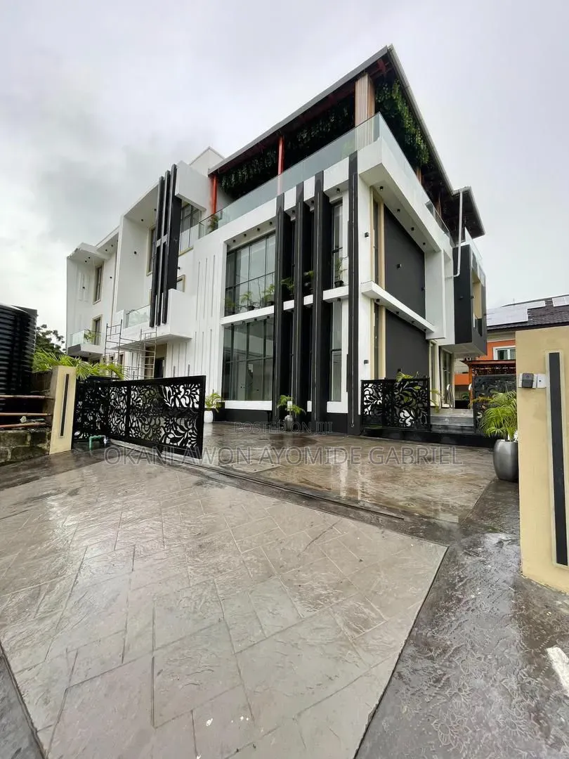 6bdrm Duplex in Ikate for sale in Ikate