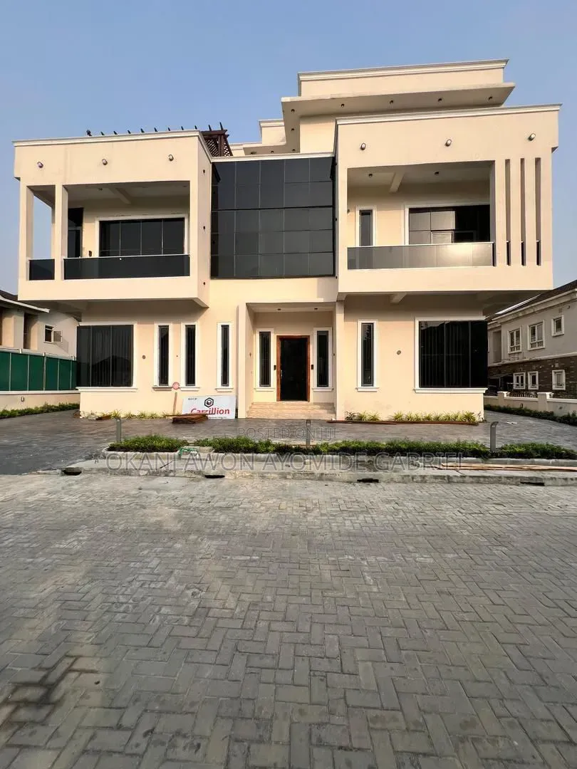 5bdrm Duplex in Ikate for sale in Ikate