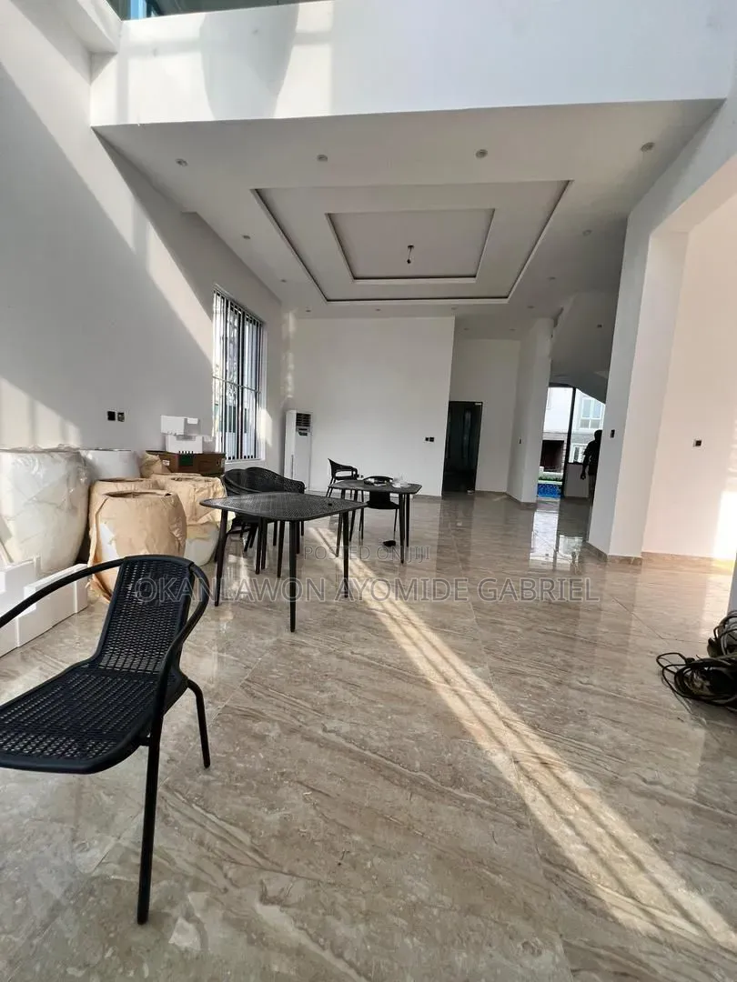5bdrm Duplex in Ikate for sale in Ikate