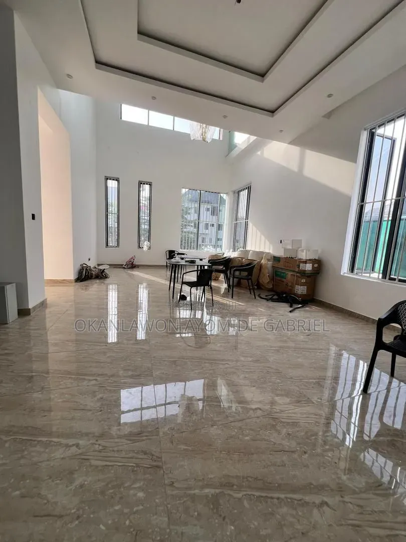5bdrm Duplex in Ikate for sale in Ikate
