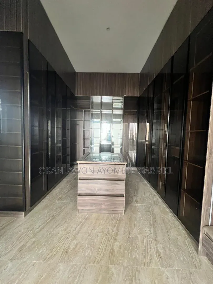 5bdrm Duplex in Ikate for sale in Ikate