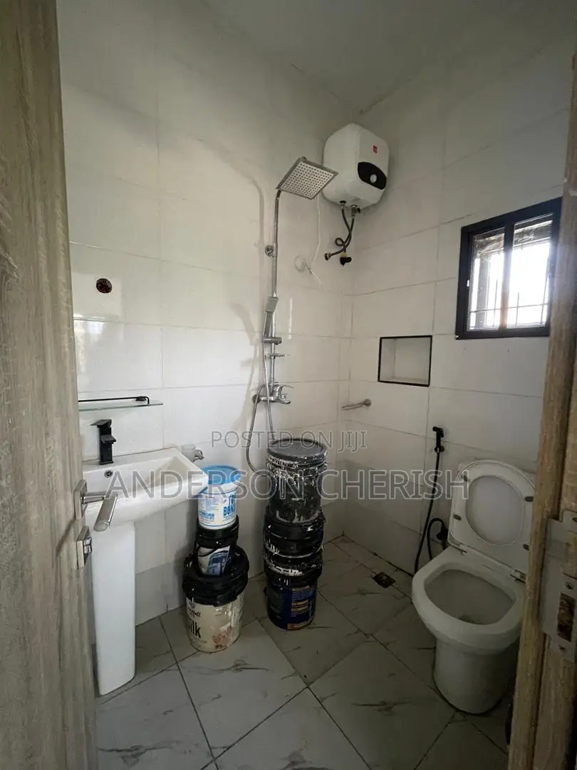 5bdrm Duplex in Idu for rent in Idu