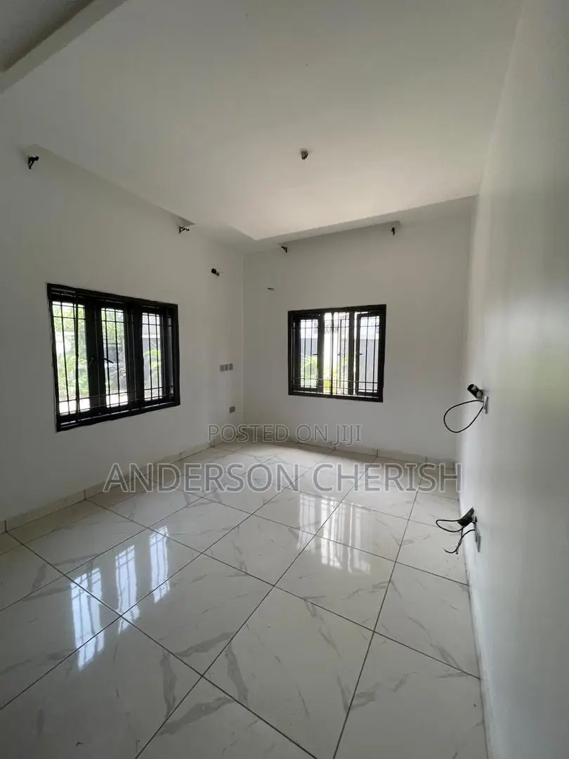 5bdrm Duplex in Idu for rent in Idu