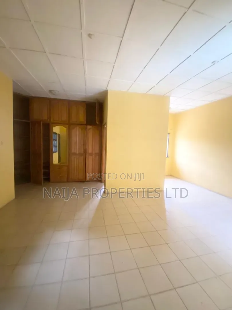 4bdrm Townhouse / Terrace in Lekki Phase 1 Right for rent in Lekki Phase 1