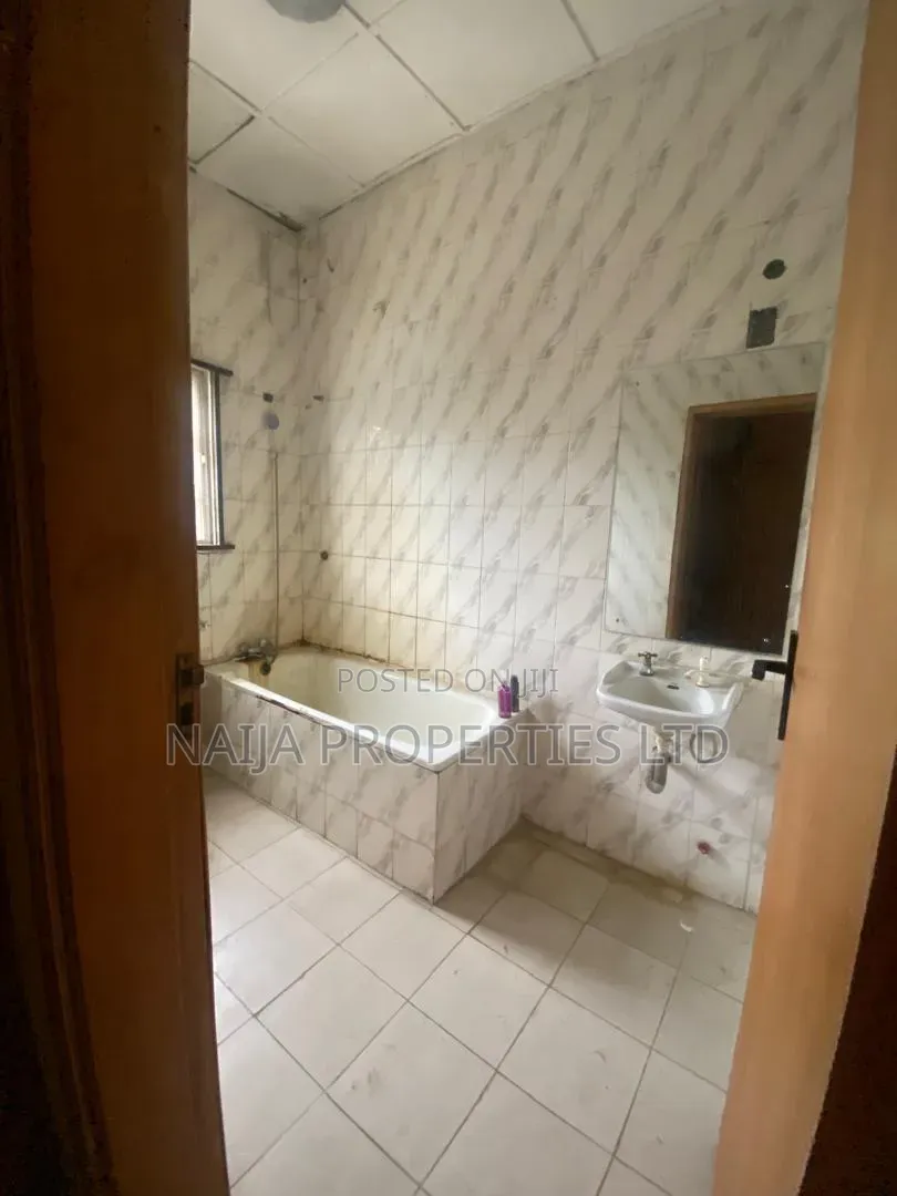 4bdrm Townhouse / Terrace in Lekki Phase 1 Right for rent in Lekki Phase 1
