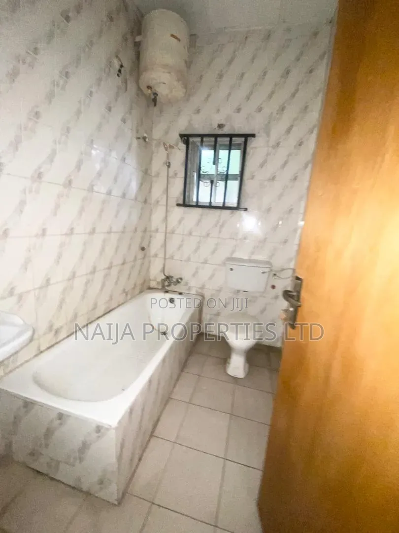 4bdrm Townhouse / Terrace in Lekki Phase 1 Right for rent in Lekki Phase 1