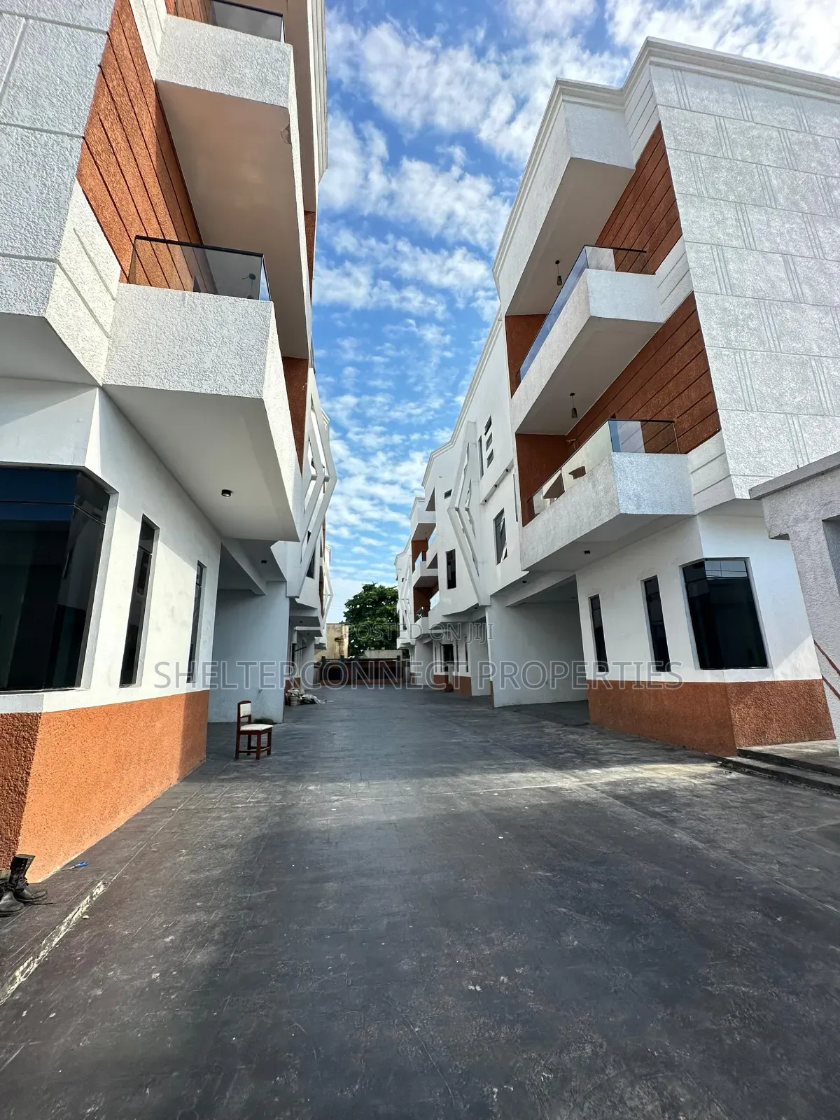 4bdrm Duplex in Osapa london for sale in Osapa london