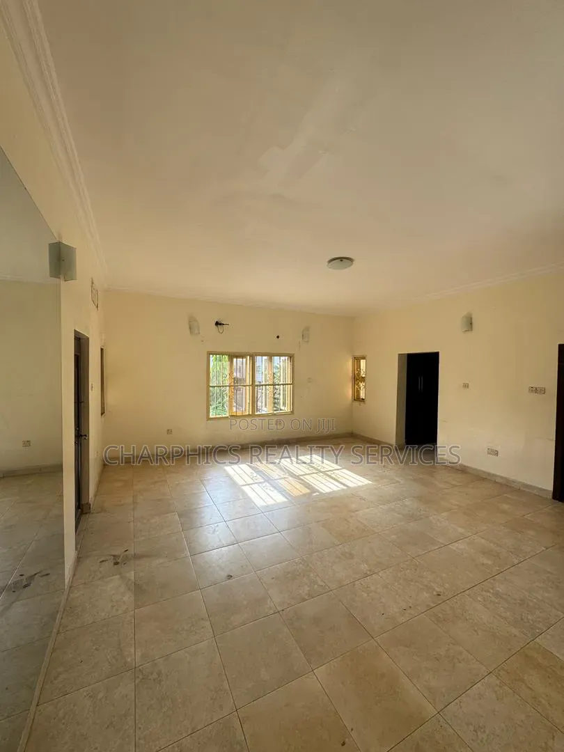 4bdrm Duplex in Lekki Phase 1 for rent in Lekki Phase 1