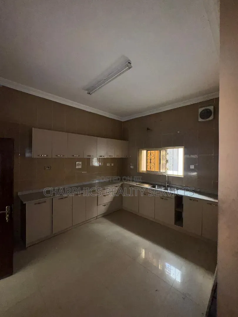 4bdrm Duplex in Lekki Phase 1 for rent in Lekki Phase 1