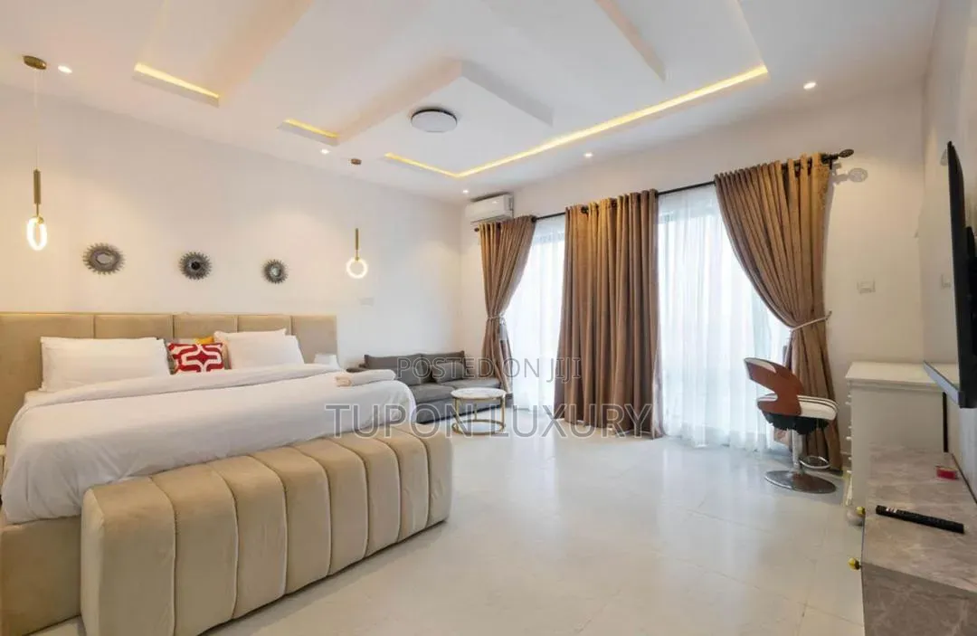 Luxury 2bed Penthouse With Rooftop Pool, Gym, Snooker in Lekki